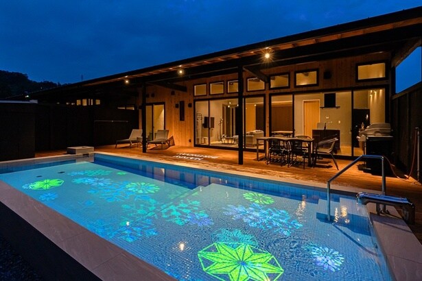 株式会社ブッキングリゾートが直営するグランピング施設「秩父別邸 木叢 -komura-」