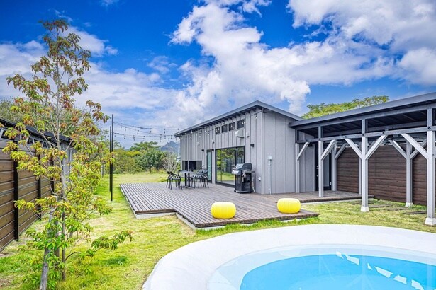 ブッキングリゾートが開発や集客支援に携わったペットと泊まれるプライベートヴィラ「ドッグヴィラ千葉南房総」