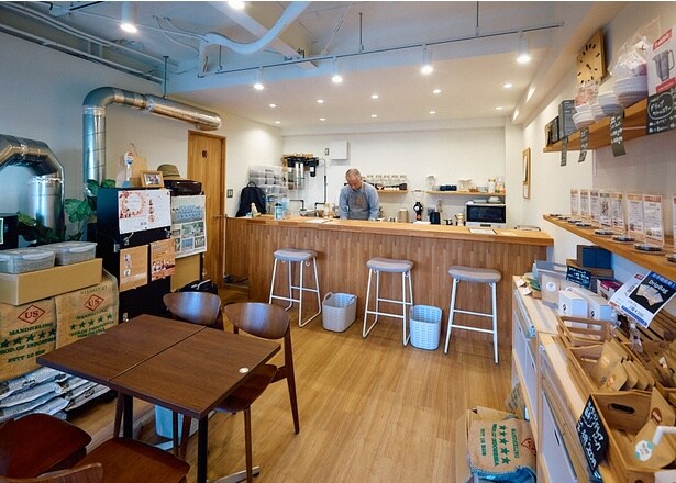 ドリップパックやグッズも販売。豆の購入は19時ギリギリまでOK