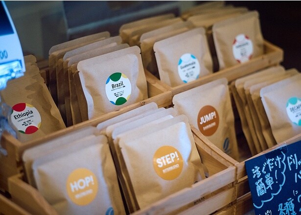 ドリップバッグは各1袋200円。シングル、オリジナルブレンドで全8種類ある