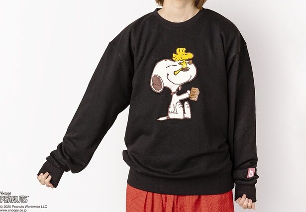 トレーナーの袖にもワンポイント刺しゅうロゴ入り