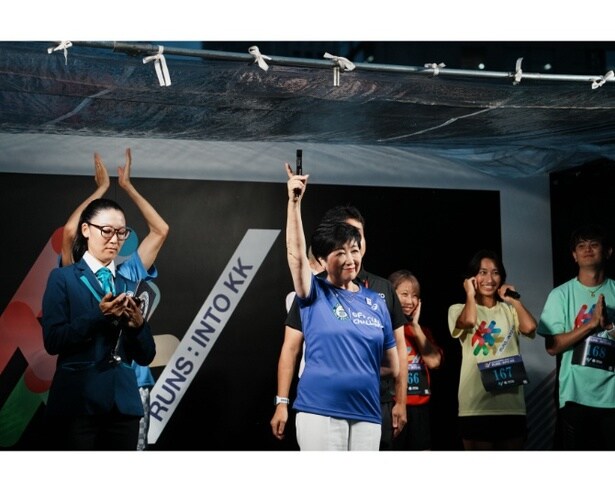 【写真】ギネス世界記録チャレンジのスターターを務めた小池百合子東京都知事