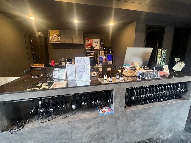 おしゃれなフロントで受付