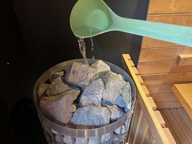 自分で選んだ香りでロウリュが楽しめる