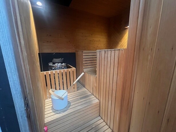 形状も雰囲気も異なるもう1つのサウナ室