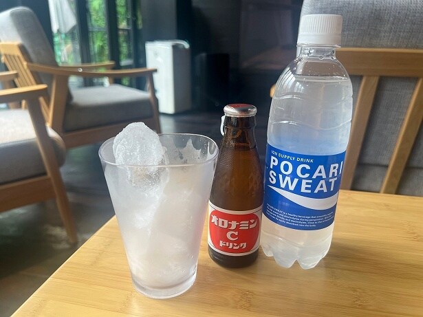 オロポを注文すると、オロナミンCとポカリスエットが提供される
