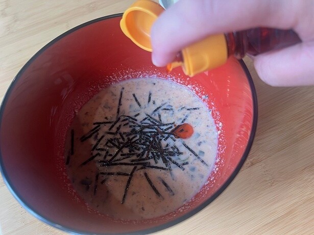 お好みでラー油をプラスして辛味を調整しよう