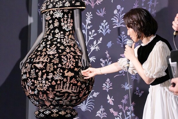 データをよく見ると、小さな昆虫が“つがい”で寄り添っていて、そこから光明皇后と聖武天皇の愛の物語を感じたそう