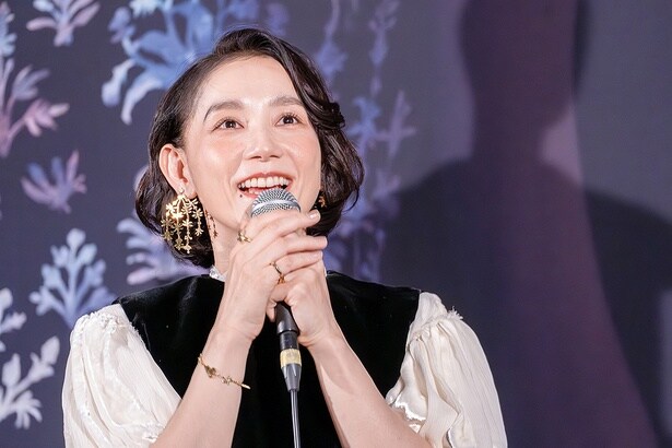 今日のために制作した、イヤリングやリング、ブレスレットが、キラリと輝いていた