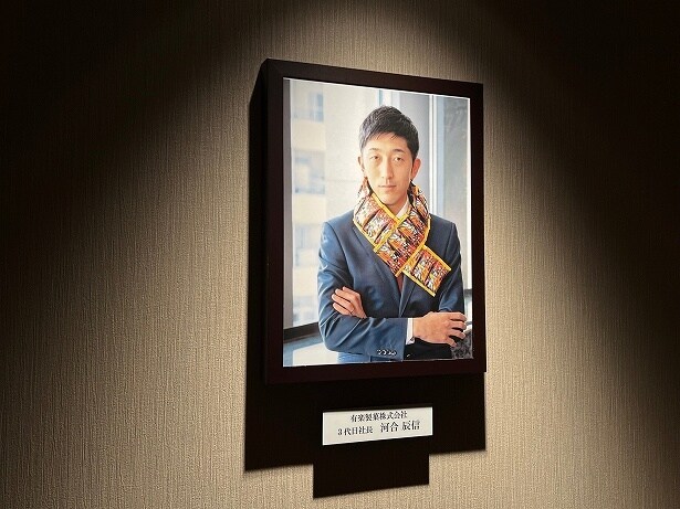 【写真】ブラックサンダーマフラーを巻いた姿は有名