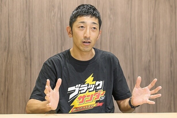 「人をワクワクさせるには、自分たちがワクワクしないと」と河合社長