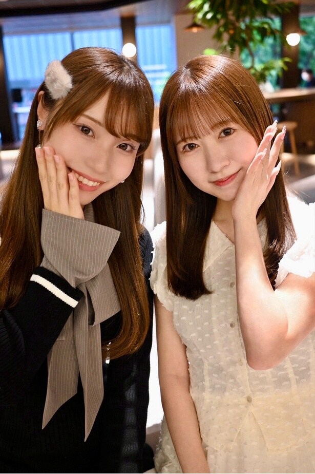 對馬優菜子さんとの2ショット。川越さんの1st写真集のお渡し会には對馬優菜子さんほか、曽我部優芽さん、古舘葵さんも参加