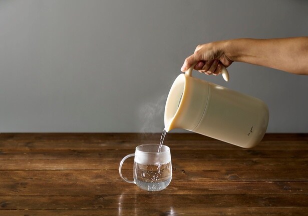 粗熱をすぐに吸収して飲みやすい適温で白湯を楽しめる