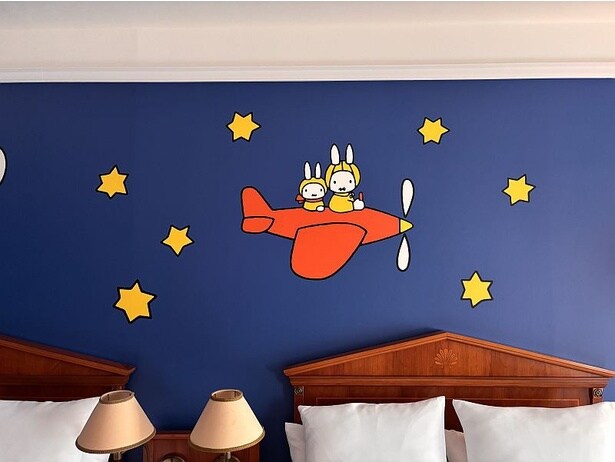 ディック・ブルーナカラーが施されたウォール