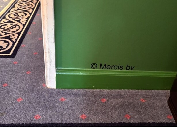 【写真】ディック・ブルーナカラーを完ぺきに再現したお部屋。隅っこにはクレジットを発見!