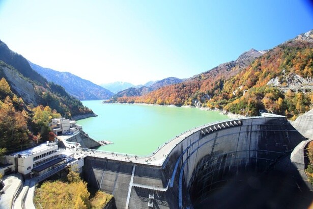 ロープウェイから眺める絶景 / 立山(黒部ダム：標高1470メートル付近)の紅葉