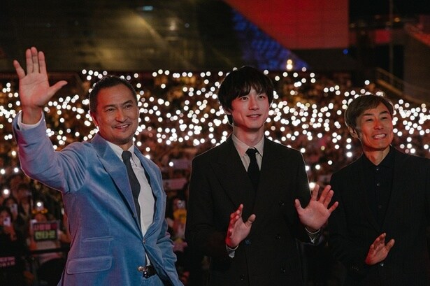  坂口健太郎さん、渡辺謙さん、二人の“ケン”への“ケン”フィーバーとも呼べる大声援が飛び交った