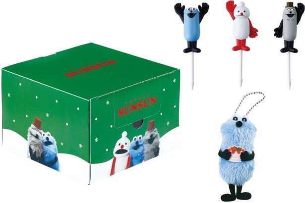 クリスマスケーキを持ったセブンイレブン限定のスンスンのマスコット付き