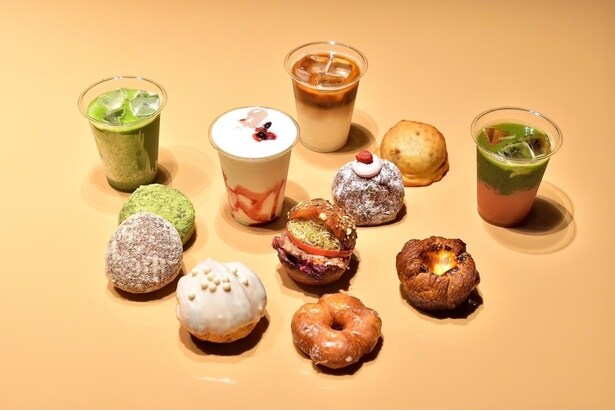 「I’m donut？」では約30種類のドーナツを、「dacō」では約50種類のパンと多彩なドリンクを取りそろえている