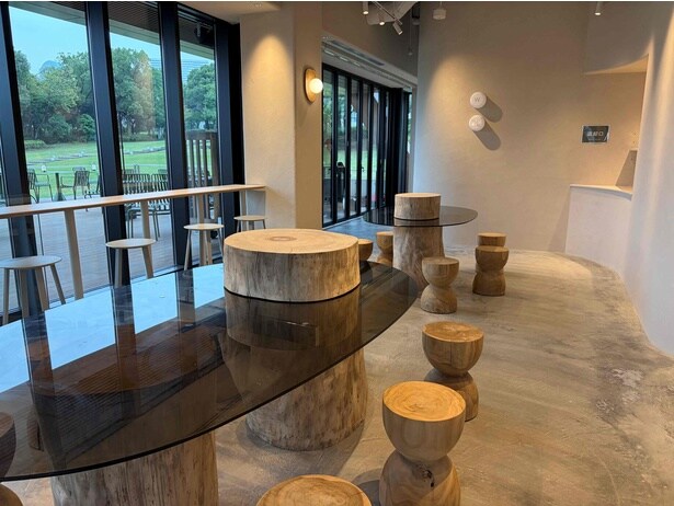 店内のイートインスペースもおしゃれな空間となっている。イートイン利用は1ドリンク制