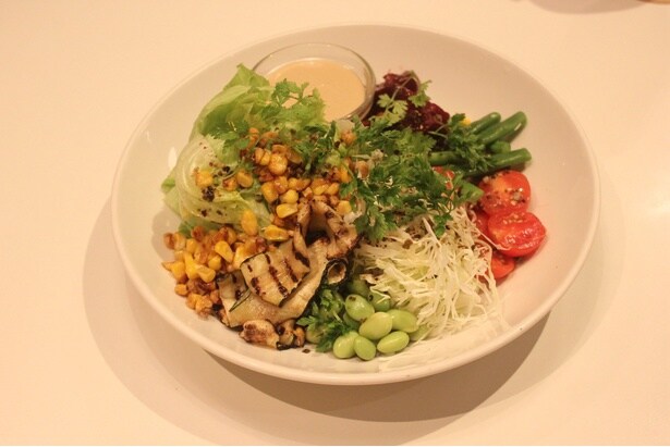 「チョップドサラダ」(2300円)