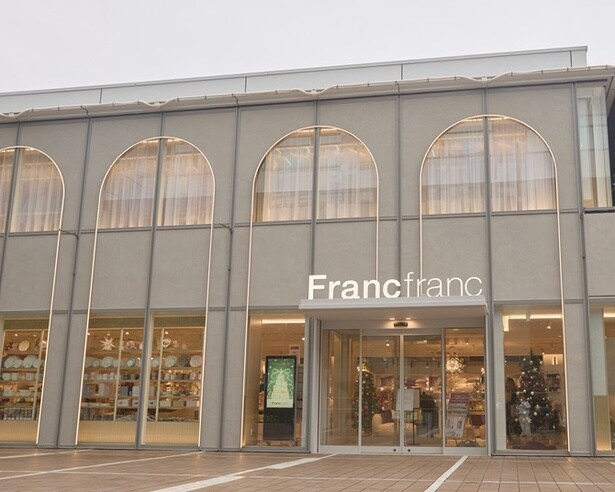 アーチ窓にこだわって開放的な印象に