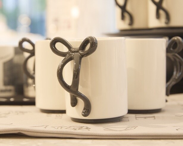 一番人気のリボンマグから青山店限定色も登場