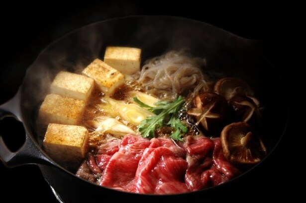 赤玉プレミアムブレンデッドワインと相性がいい日本の味付け例「すき焼き」