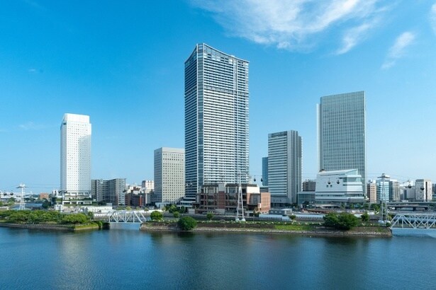 46階～51階にOMO5横浜馬車道が入る超高層複合ビル