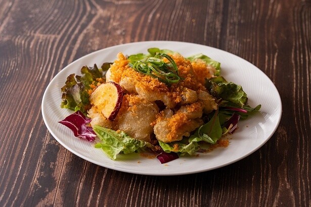 「中国料理＜南園＞」の「イカのニンニク風味カリカリ炒め」