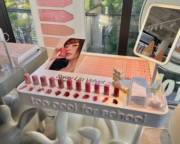 現在オンライン販売のみの新商品「スウェイリップベルベット」。マットな質感で多色展開！