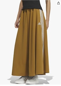 スポーツの伝統を、日常に。スリーストライプスが映える一着【アディダス】のスカートがAmazonに登場中‼