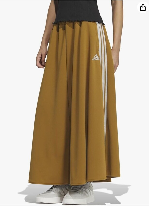スポーツの伝統を、日常に。スリーストライプスが映える一着【アディダス】のスカートがAmazonに登場中‼