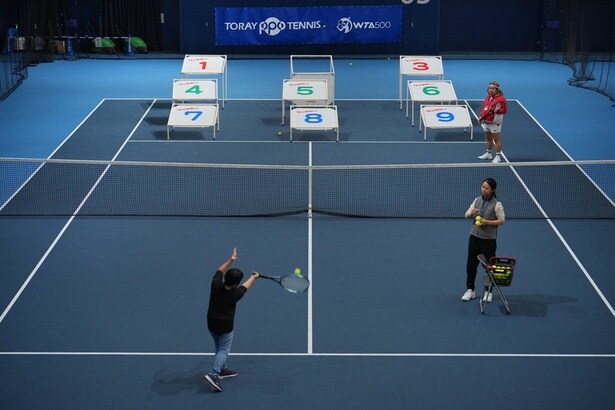 イベントコートで開催するアクティビティ「ターゲットテニス」