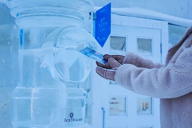 すべてが氷でできた「氷のポスト」