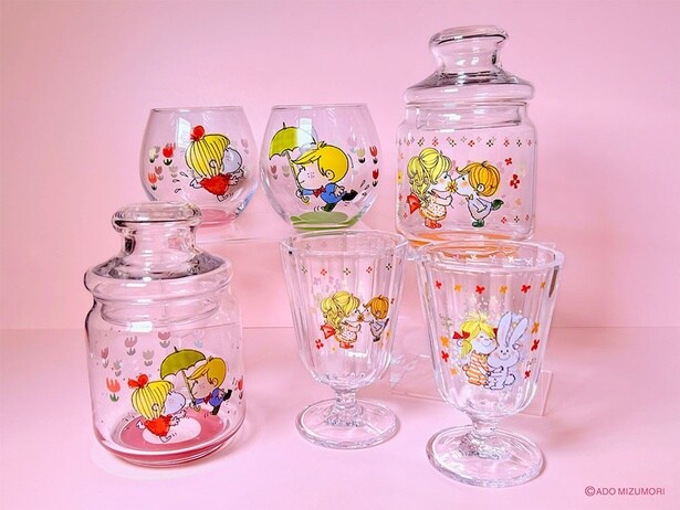 「ガラスキャニスター」(各1980円)、「脚付きグラス」(各1485円)、「丸グラス」(各1320円)