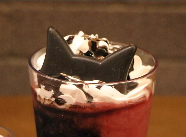 【写真】まるでフラペチーノに猫が潜んでいるかのよう!?初めてトッピングされた猫耳もポイント