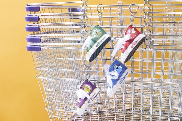 「スニーカーキーホルダー」(1870円) 