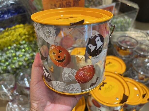 Mサイズよりひと回り大きいビッグ缶だが、蓋の形状が異なる。