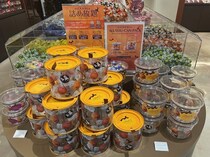 勝負心に火をつける詰め放題に挑戦！新たに加わった「ビッグ缶」にリンドールは何個詰められたか？