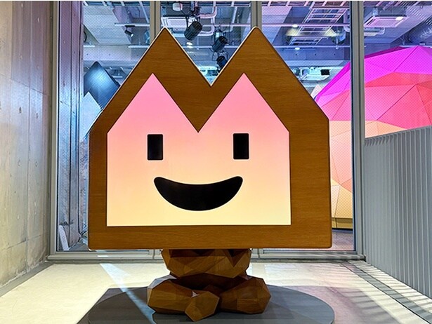 村上隆さんが手がけたキャラクター、マガハウスくん