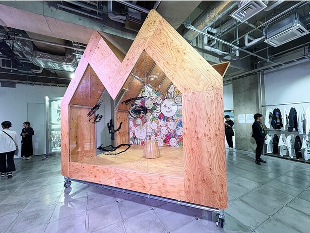 MMブラザーズの弟で過去アーティスト村上隆二(たかじ)の「〈村上ハウス:隆二の家〉」