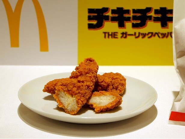 2025年10月29日(水)からは、ブラックペッパーがピリリと効いた「チキチキン THE ガーリックペッパー」(2P 390円～)も登場する