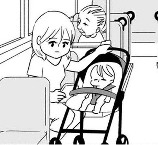【スカッと漫画】「邪魔なんだよ!畳め!」ベビーカーを蹴られた母親が目撃した、モラハラ客への“痛快すぎる制裁”【作者に聞く】