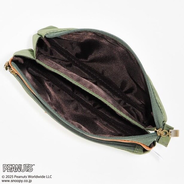 メインポケットは2層式