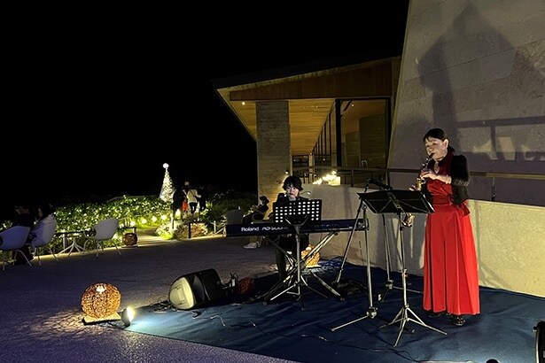 大屋根デッキで行う「うちなージャズライブ」