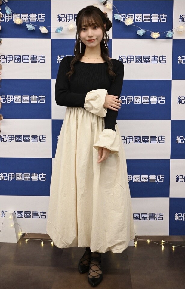 衣装、ヘアメイクともに、写真集を手掛けたスタッフがお渡し会も担当した