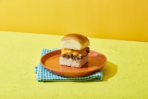 今回提供されるチーズバーガースライダー