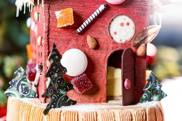 【写真】限定3台の「サンタクロースのお菓子の家」