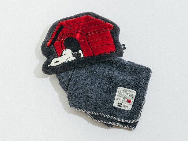 「ブランケット入りクッション SN&Doghouse」(5990円)